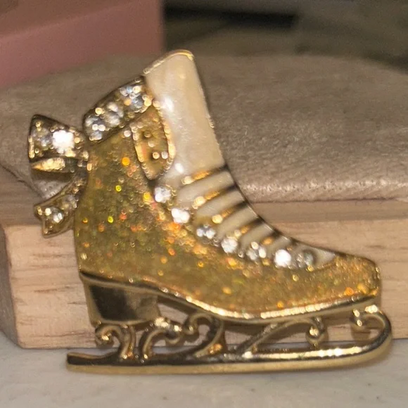 Vintage Gold Tone Rhinestone Ice Skate Brooch Winter Holiday Pin - Picture 3 of 5